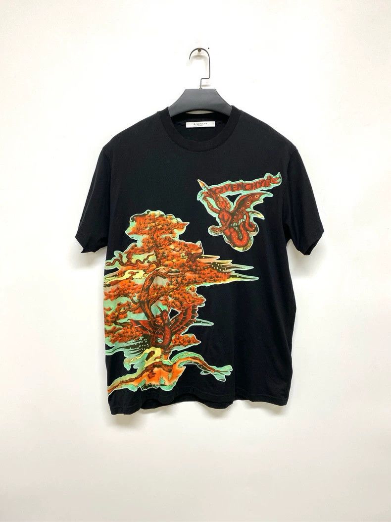 Givenchy Givenchy Patch Embroidery Short Sleeve T-Shirt 2506-Nextarr Size US S / EU 44-46 / 1 - 1 Thumbnail