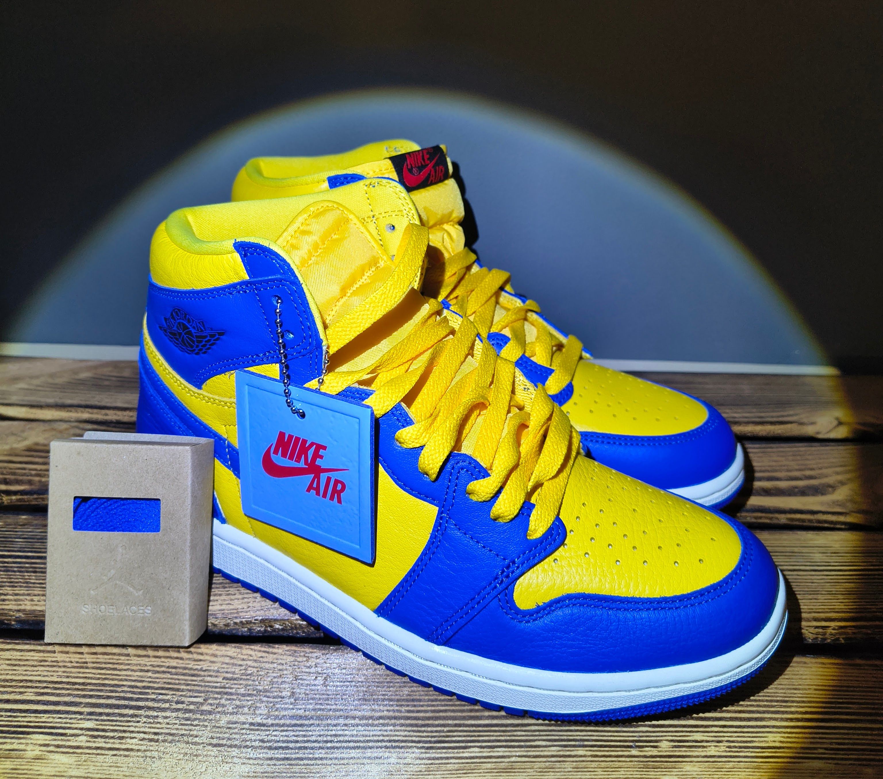 Nike Nike Women's Air Jordan 1 Retro High OG "Reverse Laney" - DS Size US 9.5 / IT 39.5 - 7 Thumbnail