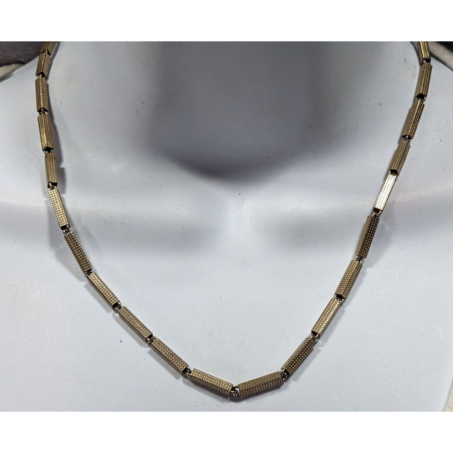 Other Vintage Rectangular Tube Chain Necklace Gold Tone With Textu Size ONE SIZE - 3 Thumbnail