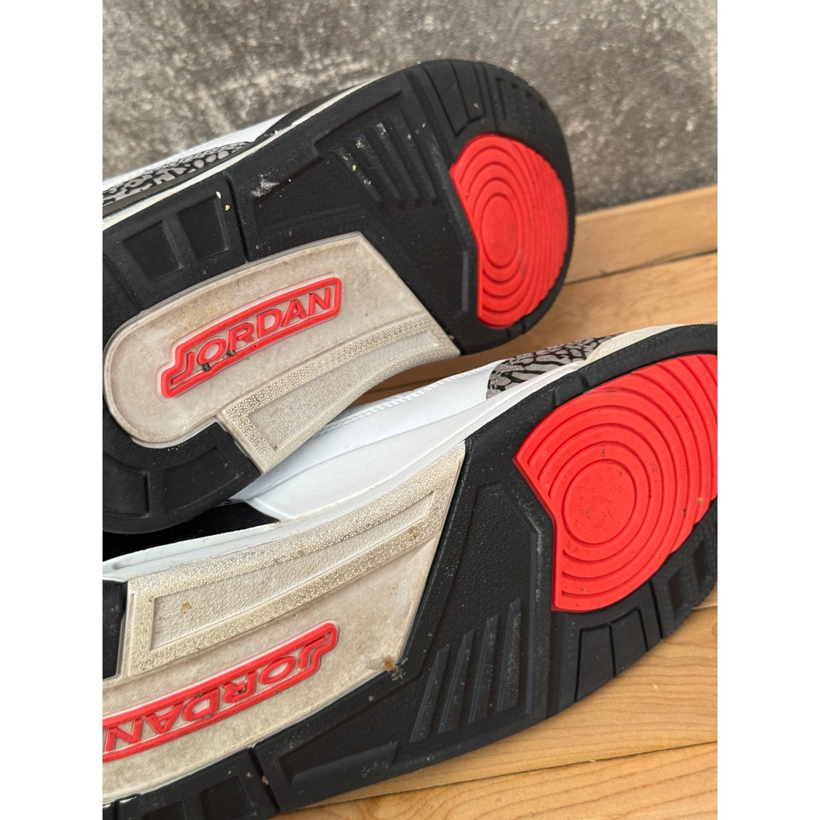 Nike 2013 Jordan 3 Retro Infrared Sneaker Mens 11.5 Size US 11.5 / EU 44-45 - 6 Thumbnail