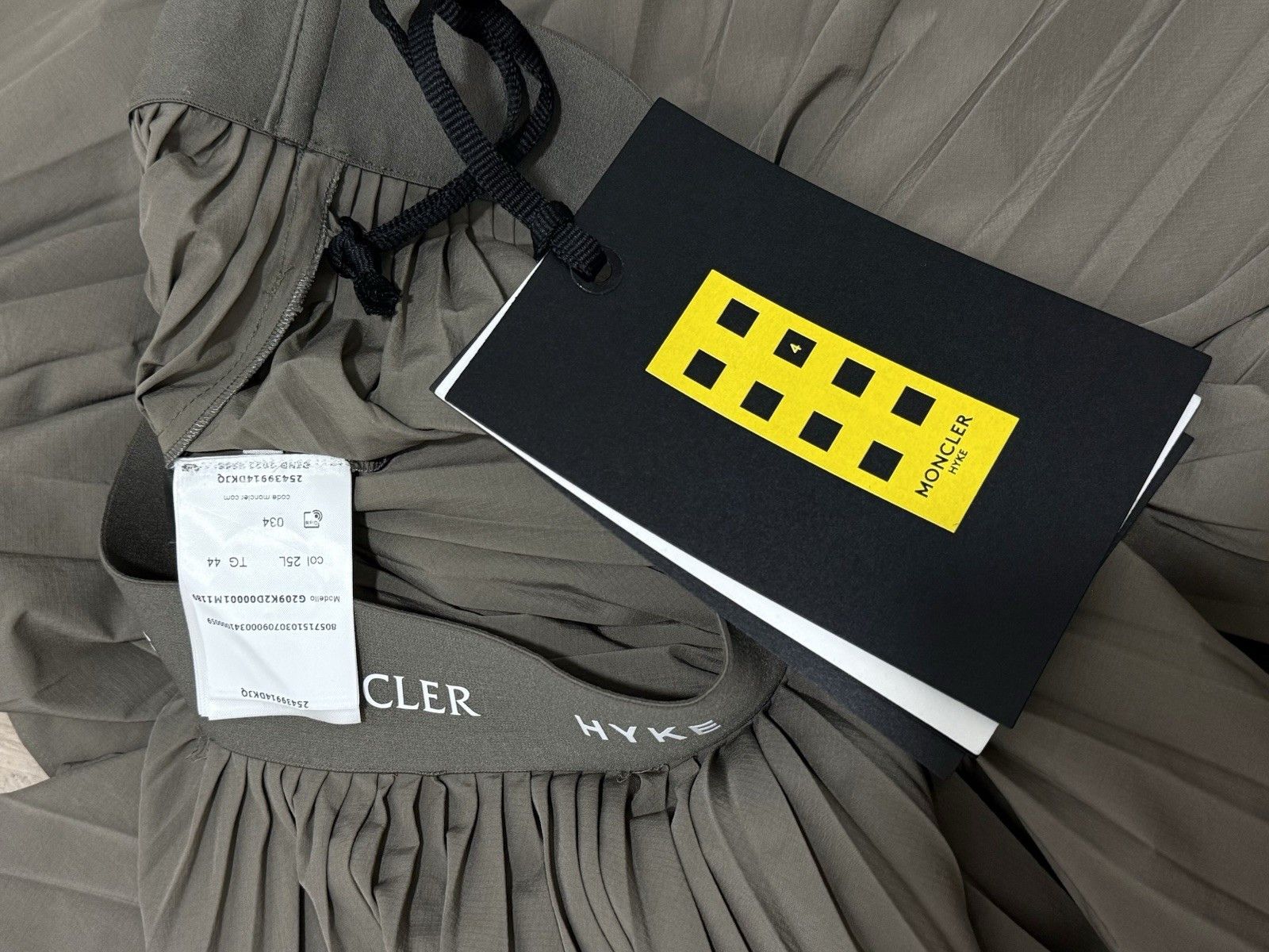 Moncler DDP Moncler x Hyke Pleated Taupe Mid Length Gonna Skirt Size 30" / US 8 / IT 44 - 11 Thumbnail