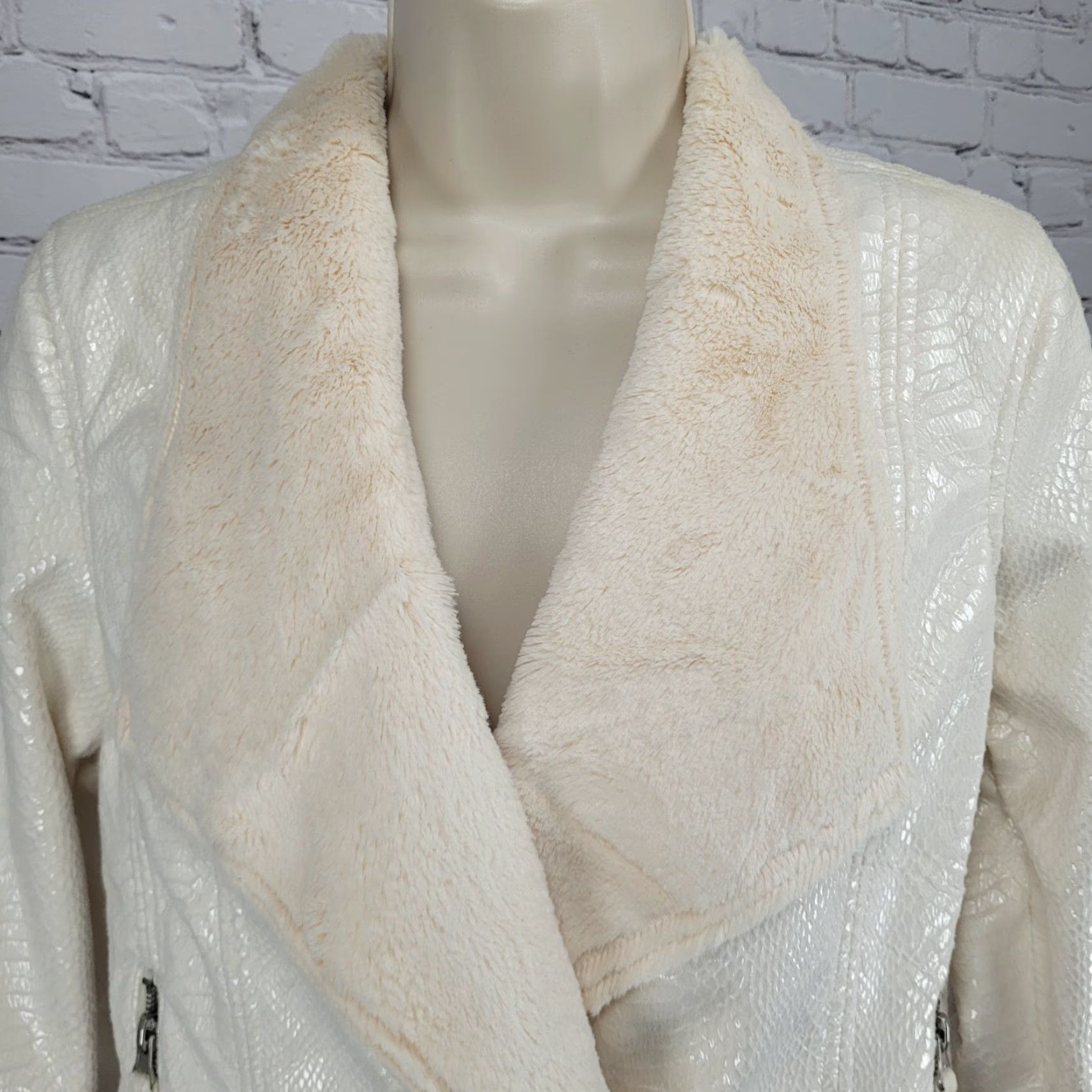 Vintage BKE Ivory Animal Print Soft Faux Fur Lined Snap Front Moto Jacket Size Small S Size S / US 4 / IT 40 - 7 Thumbnail