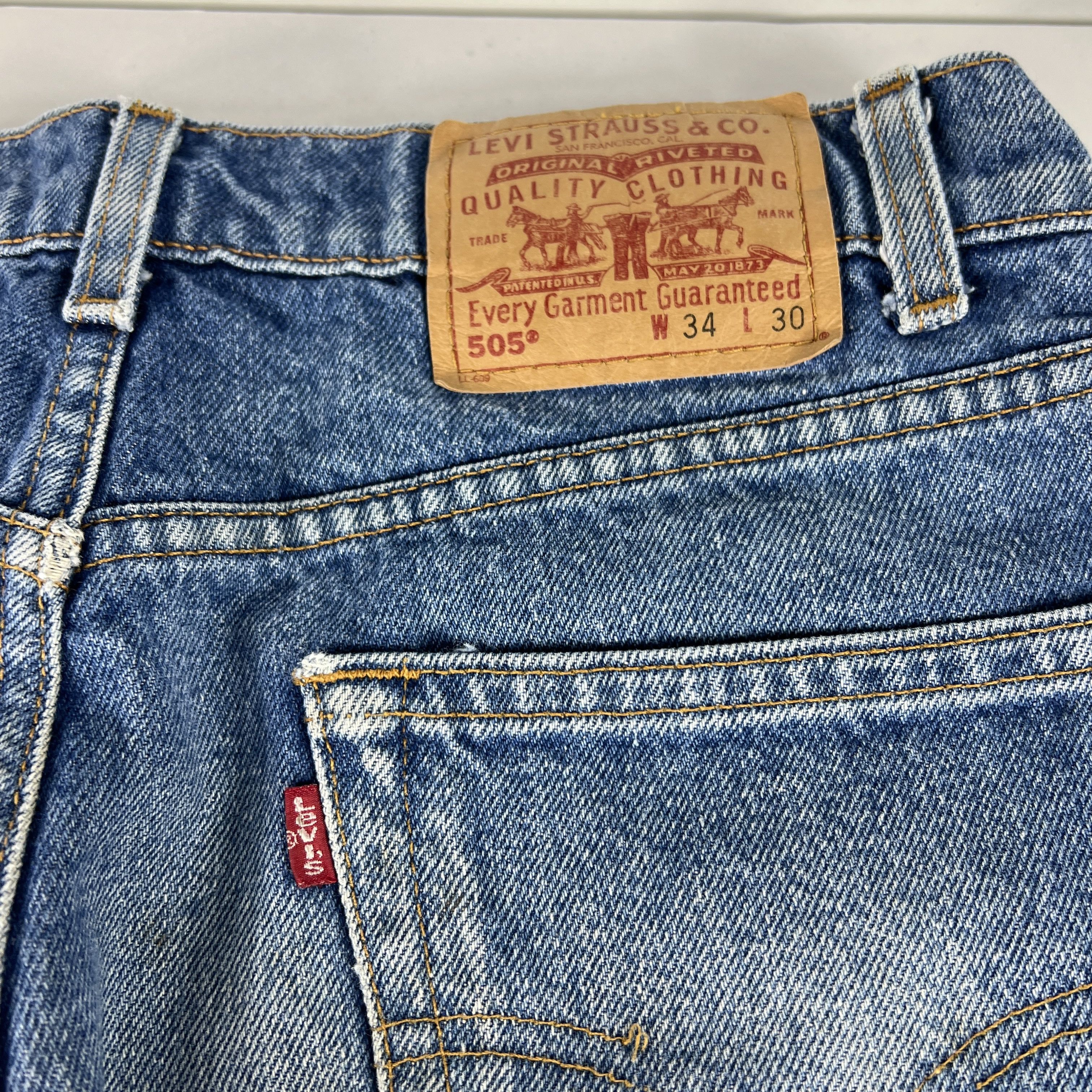 Levi's × Vintage VTG 90s Levi's Jeans 505 Straight Blue Thrashed Cotton Denim Size US 33 - 15 Thumbnail