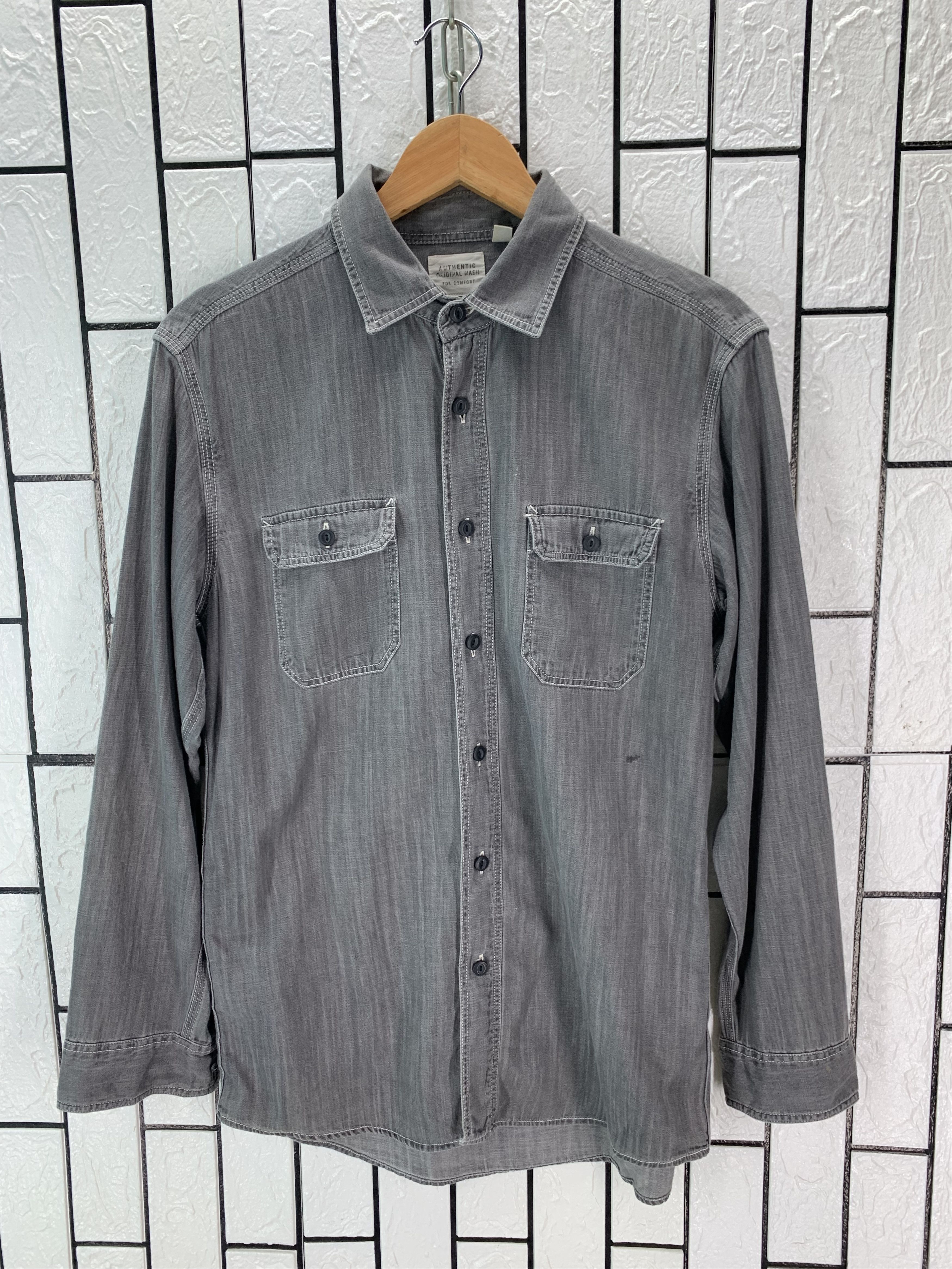 Uniqlo Vintage Uniqlo Gray Denim Shirt Button Size US M / EU 48-50 / 2 - 1 Thumbnail