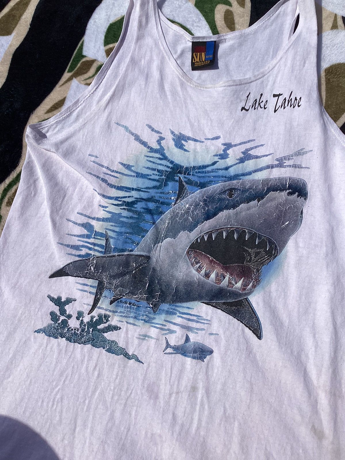 Vintage Vintage 90s thrashed lake Tahoe, shark tank top Size US M / EU 48-50 / 2 - 2 Thumbnail