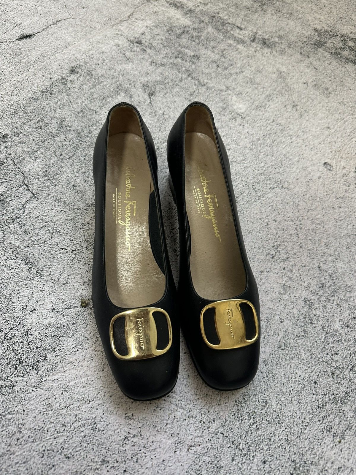 Salvatore Ferragamo Salvatore Ferragamo Leater Heels Golden Buckle Size US 5.5 / IT 35.5 - 2 Thumbnail