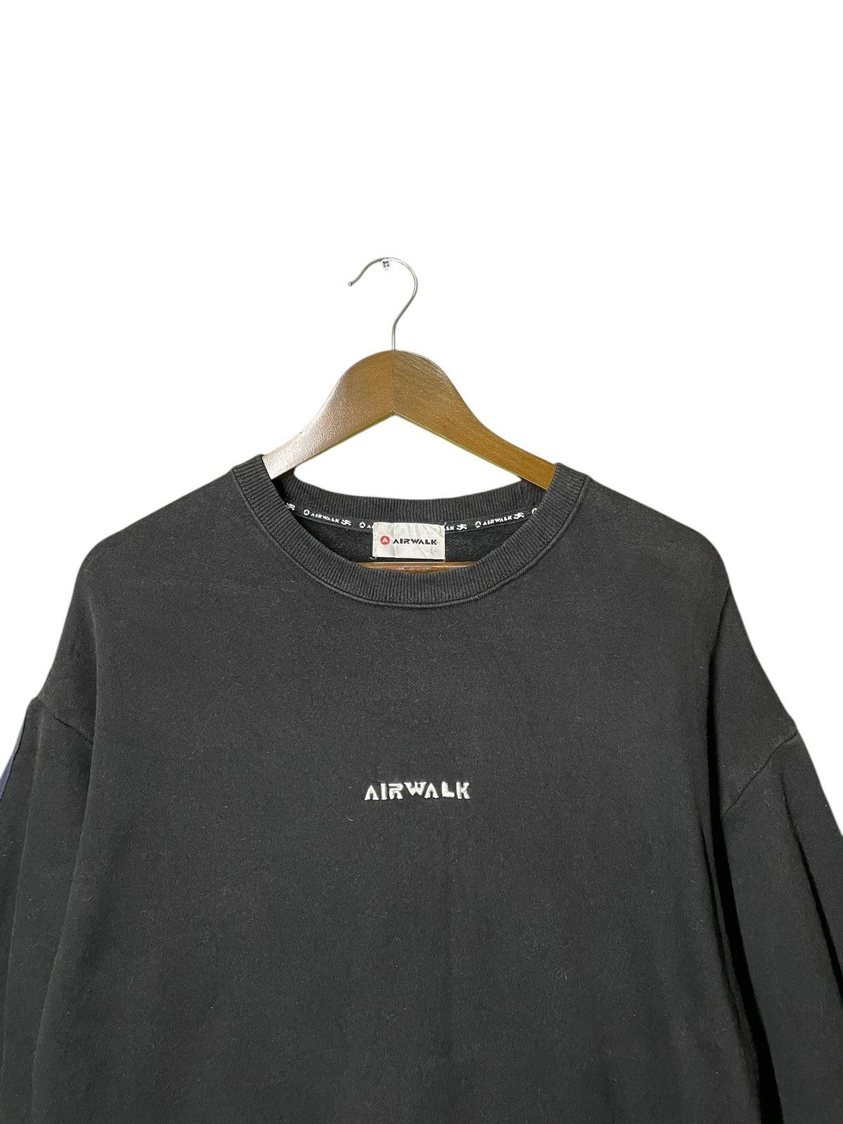 Airwalk × Vintage Vintage airwalk embroidered small logo crewneck sweatshirt Size US M / EU 48-50 / 2 - 4 Thumbnail