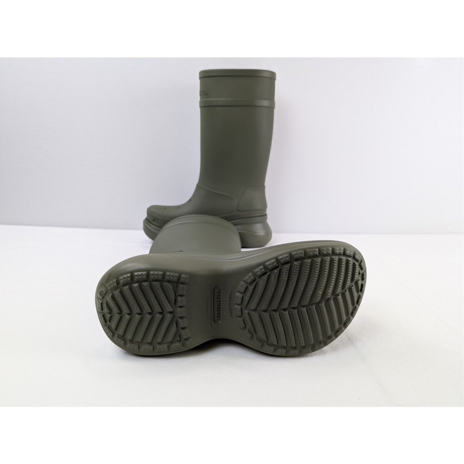 Balenciaga o1rshd1 Rubber Crocs Boot in Army Green Size US 11 / EU 44 - 11 Thumbnail
