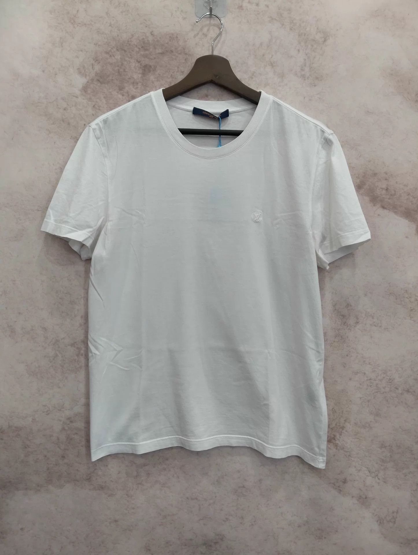 Louis Vuitton LV white chest logo short sleeve M Size US M / EU 48-50 / 2 - 1 Thumbnail