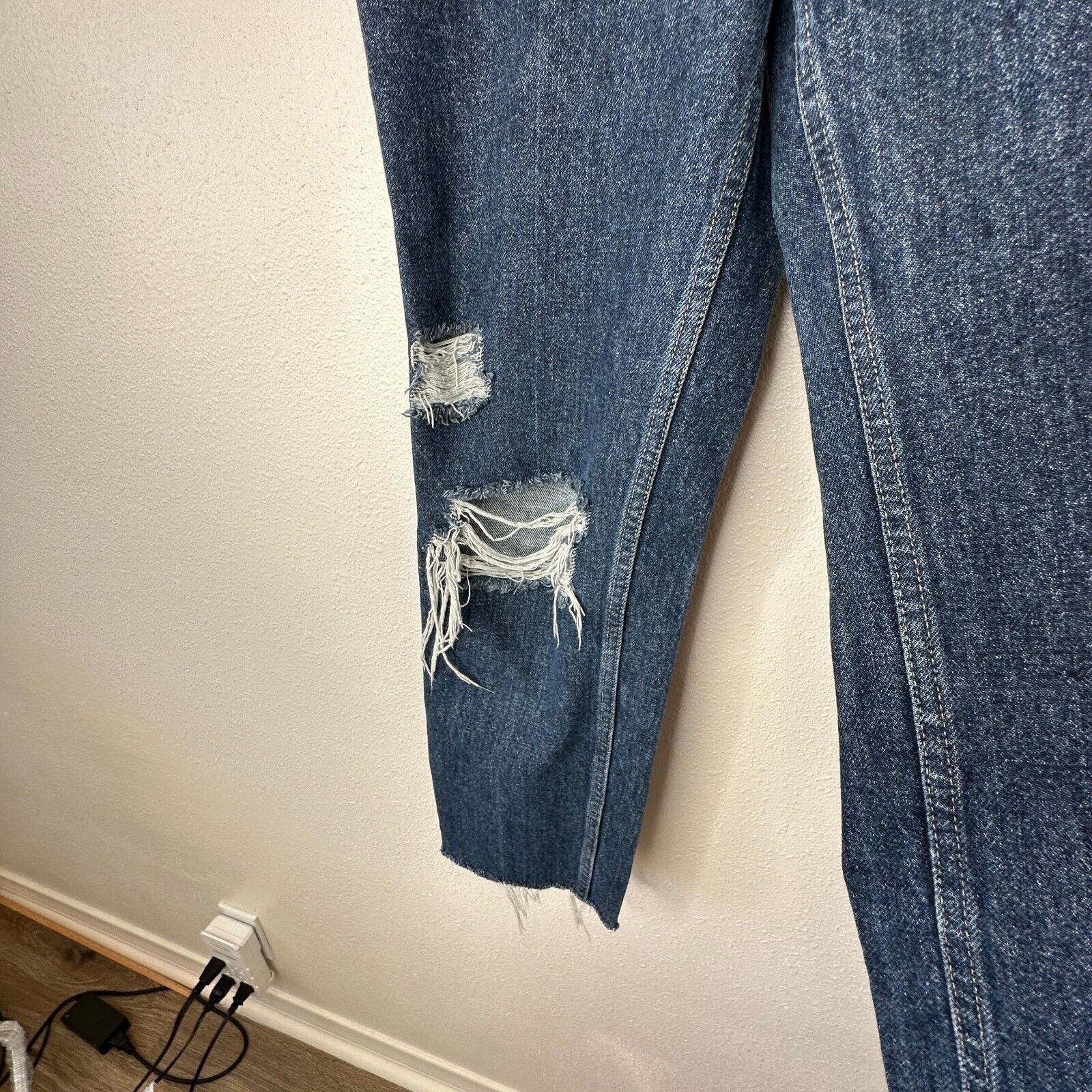 Guess Guess Dark Blue Wash Distressed Slim Leg Raw Hem Denim Jeans Size 28" / US 6 / IT 42 - 5 Thumbnail