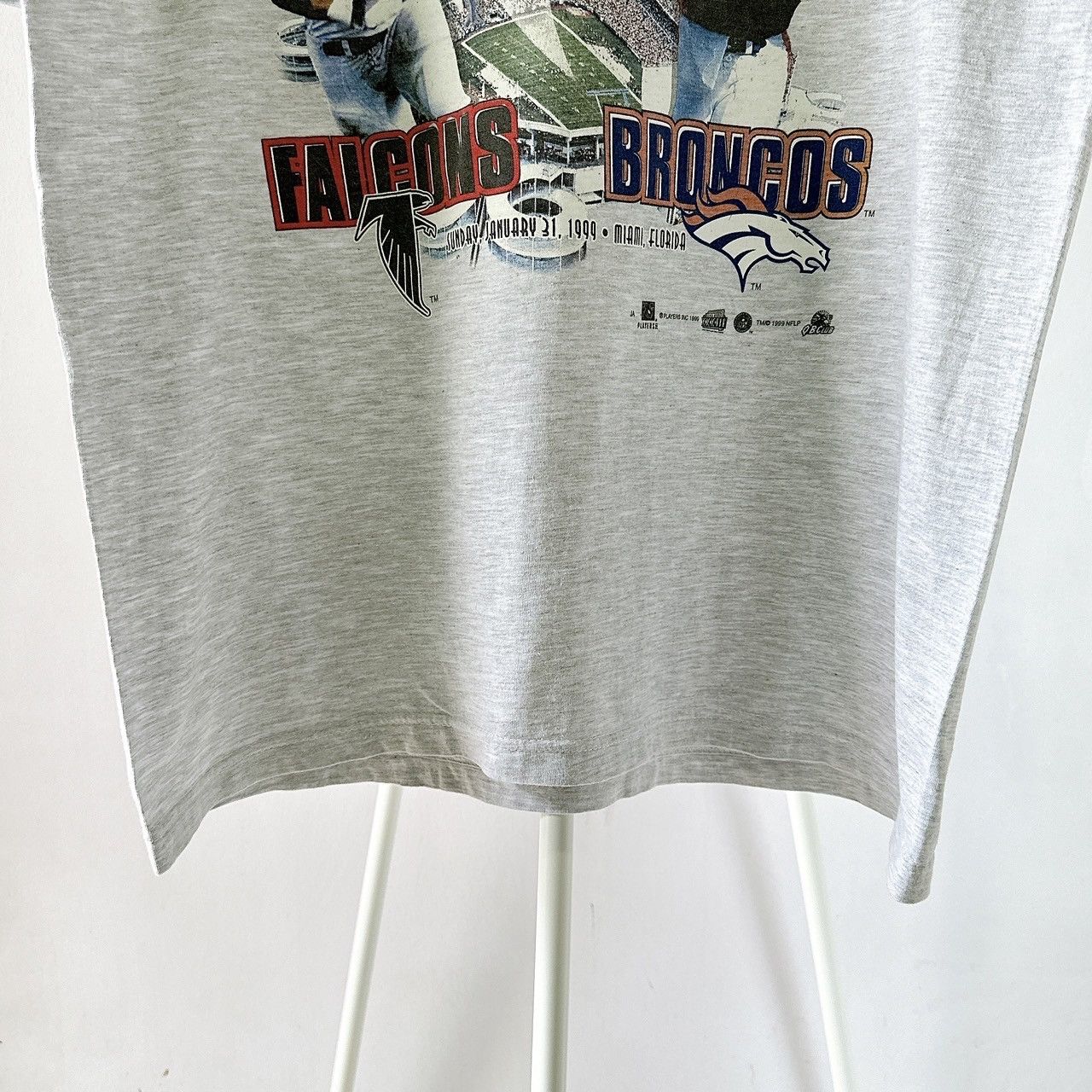 Vintage 90s Denver Broncos Vs Atlanta Falcons NFL t-shirt/ XL Size US XL / EU 56 / 4 - 4 Thumbnail