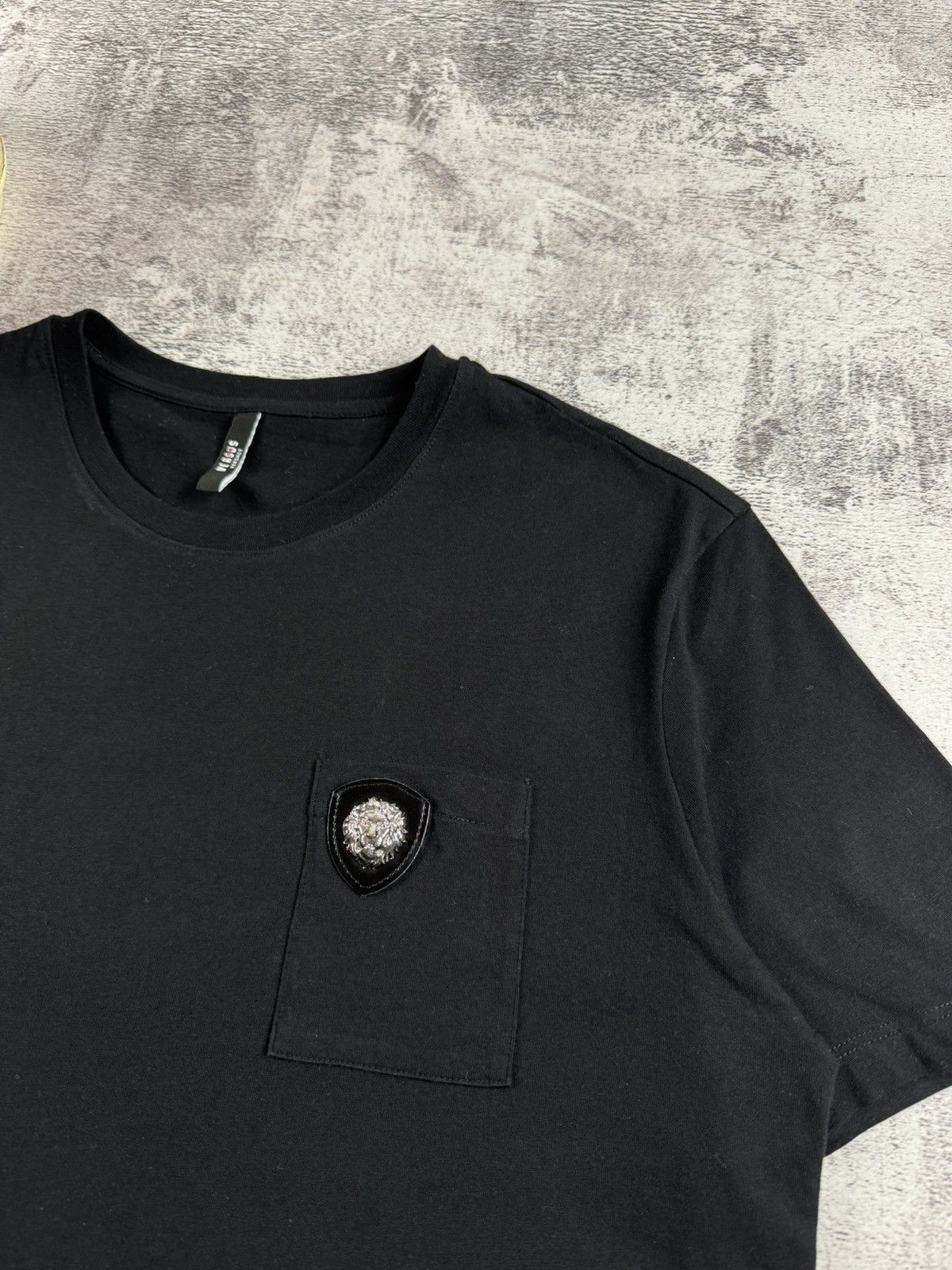 Versus Versace Versace 2016 Lion Head Pocket Basic Badge Jersey T Shirt Tee Size US M / EU 48-50 / 2 - 7 Thumbnail