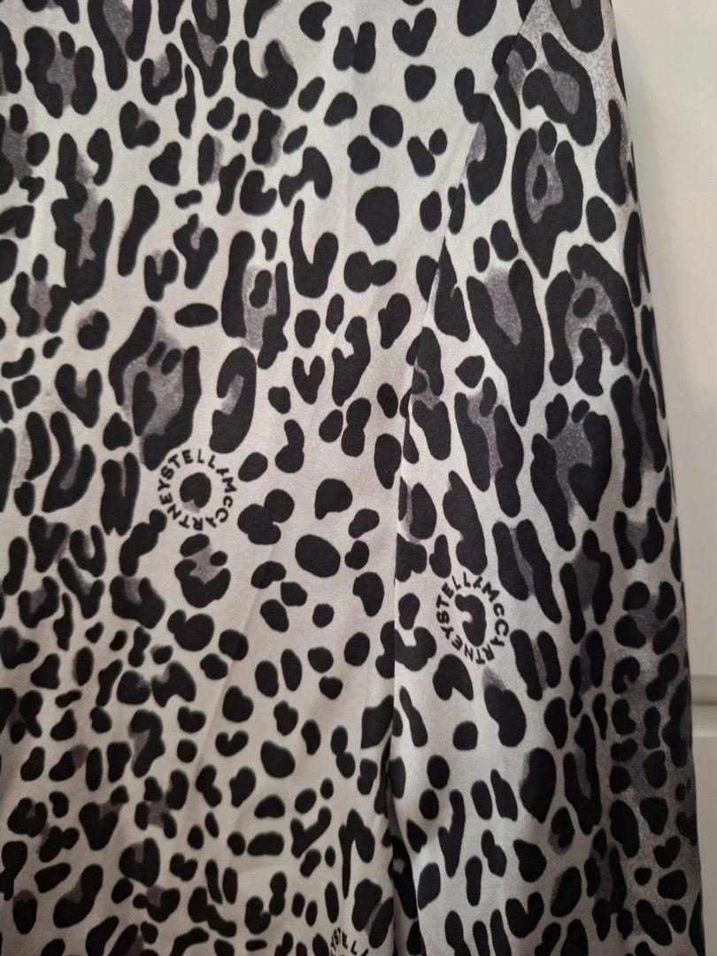 Stella McCartney Stella McCartney - Leopard Printed Silk Cropped Shirt (NWT) Size S / US 4 / IT 40 - 5 Thumbnail
