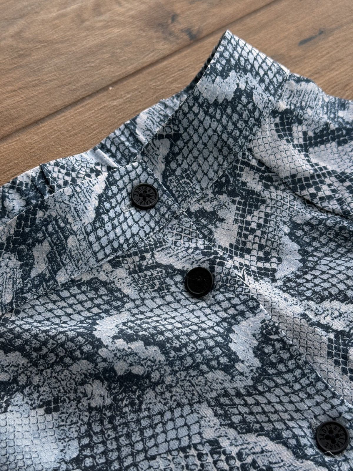 Vintage × Zadig & Voltaire Vintage Zadig-Voltaire June Midi Python Print Silk Skirt Size 26" / US 2 / IT 38 - 9 Thumbnail