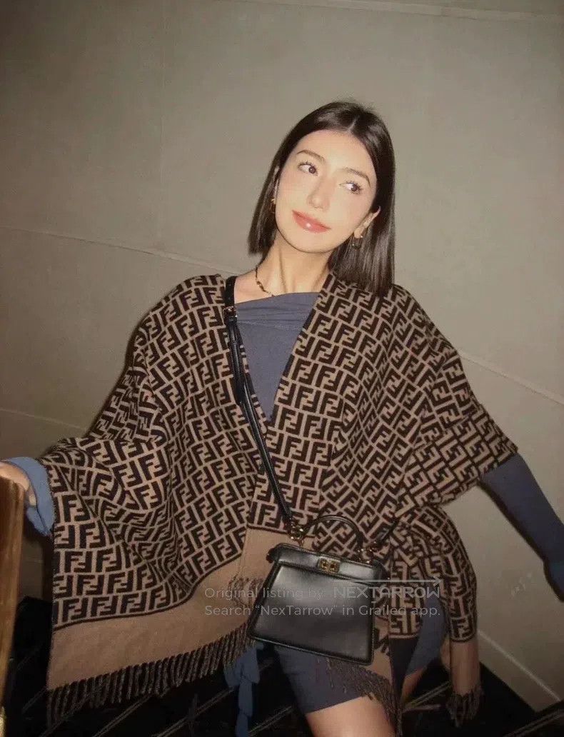 Fendi Fendi size 135*135 cm Double F Monogrammed Knit Shawl with Size M / US 6-8 / IT 42-44 - 7 Thumbnail