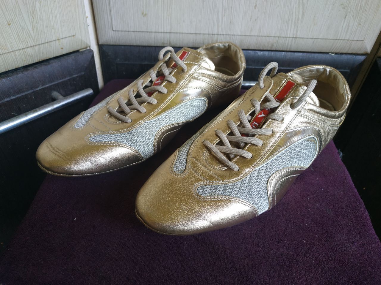 Prada Prada Linea Rossa Gold Metallic Sneakers EU39.5 Size US 9 / IT 39 - 24 Thumbnail