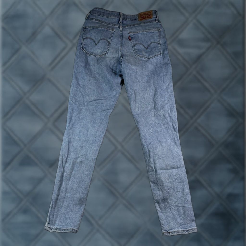 Levi's VINTAGE? No. Levi’s Jeans Women's 721 High Rise Skinny Light Blue Wash Distressed Size 27 Size 28" / US 6 / IT 42 - 1 Thumbnail