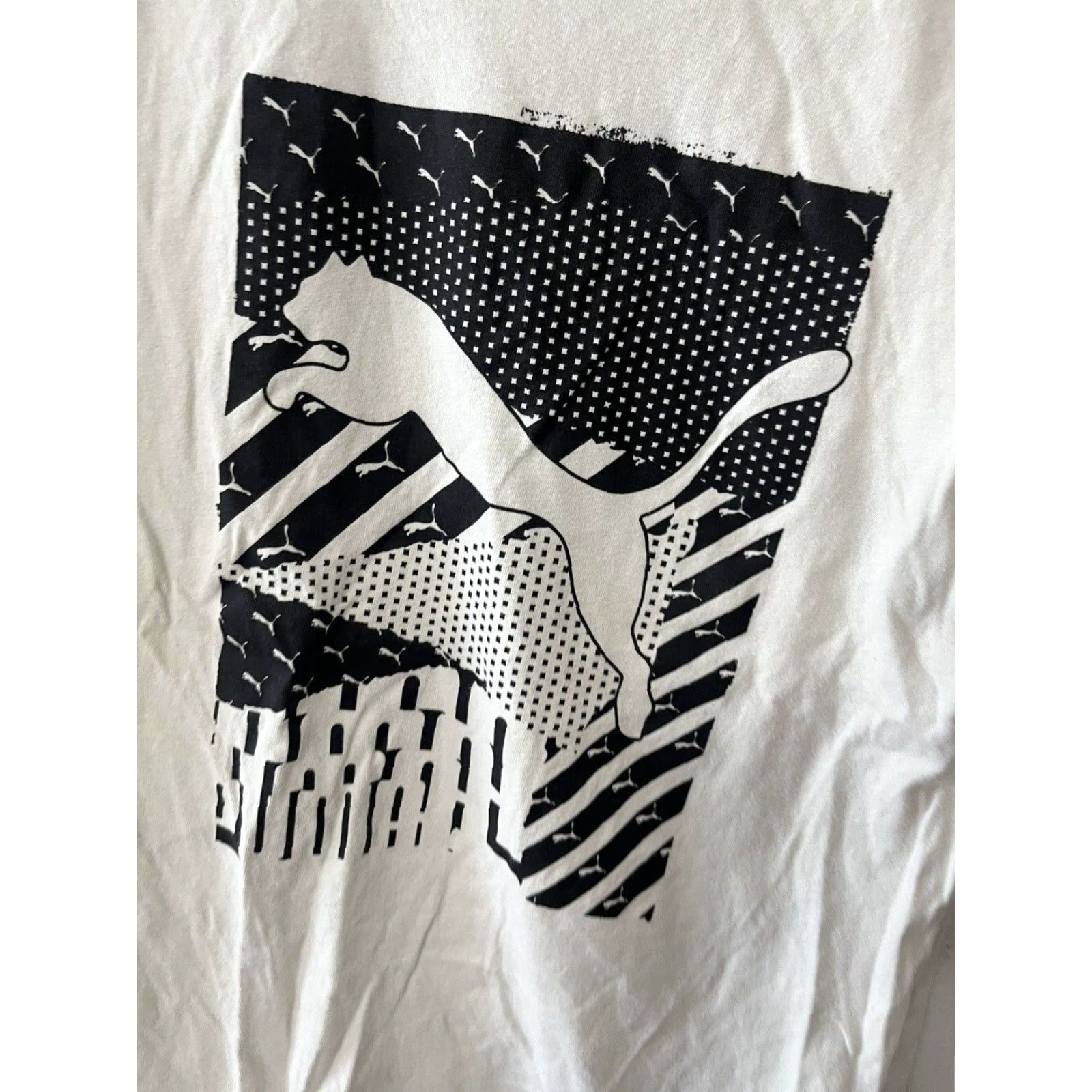 Puma PUMA Shirt Mens Small White Short Sleeve Basic Graphic Logo Tee Crew Neck Cotton T-Shirt Sports Logo Mens Small White Graphic Tee Size US S / EU 44-46 / 1 - 2 Thumbnail