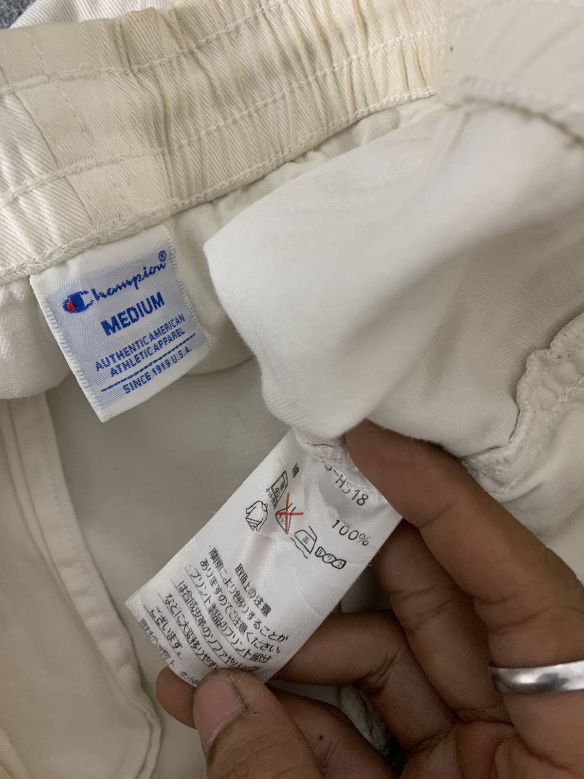 Champion Vintage White 'Champion' Y2K Regular Fit Relaxed Shortpants Size US 32 / EU 48 - 6 Thumbnail