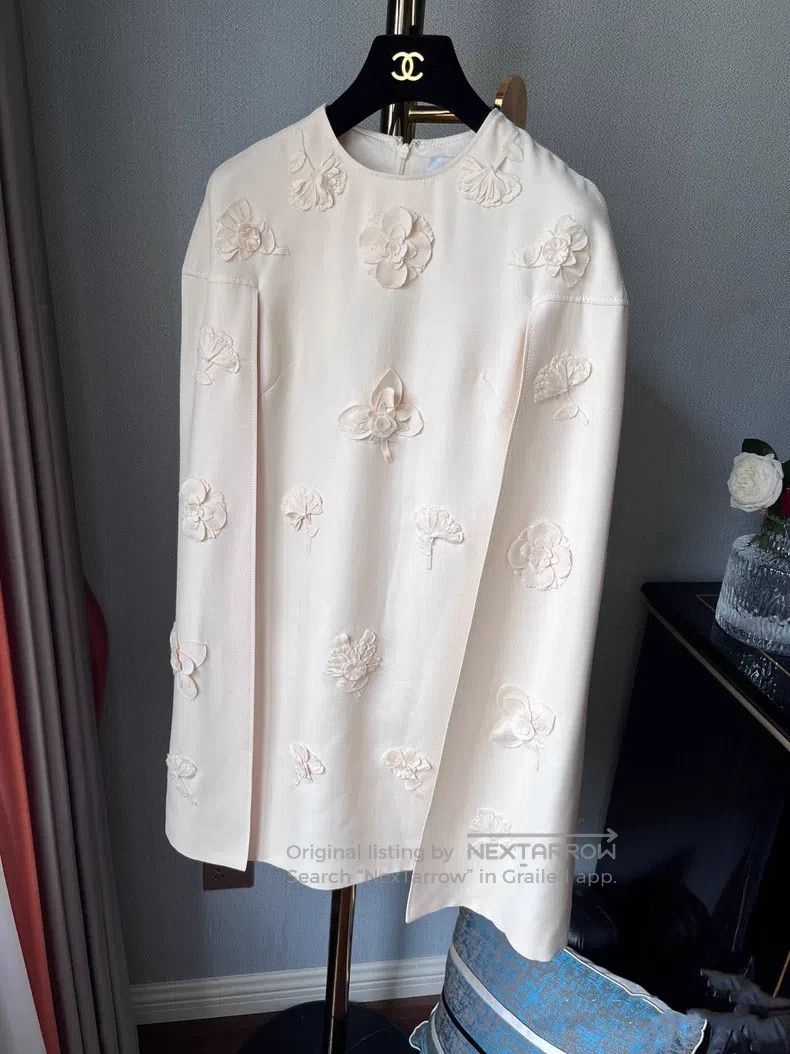 Valentino Valentino Cape dress Size M / US 6-8 / IT 42-44 - 1 Thumbnail