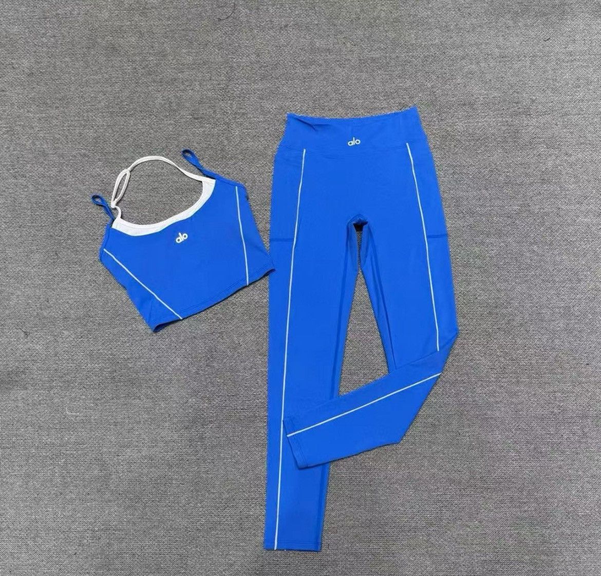 Alo Yoga alo yoga set Size ONE SIZE - 1 Preview