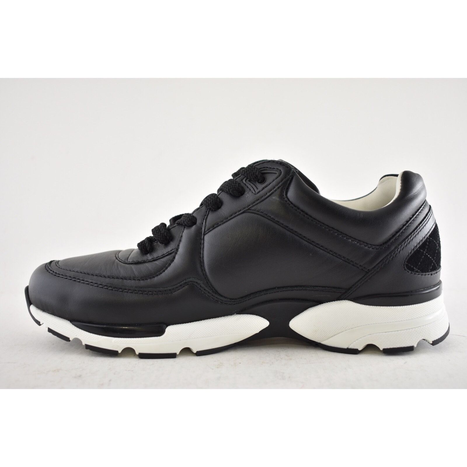 Chanel Chanel Calfskin Leather White CC Logo Flat Runner Sneaker 38 Size US 8 / IT 38 - 9 Thumbnail
