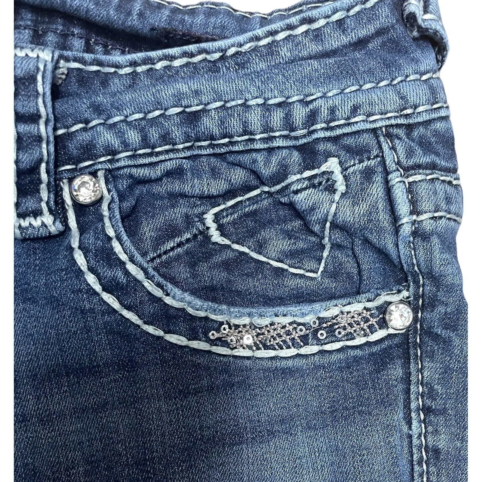 Vintage VIGOSS Jeans Capri Blue Studded Rhinestone Buttons Embroidered 3-4 28 Inseam 21in 5-Pocket Womens Capris Size 28" / US 6 / IT 42 - 6 Thumbnail