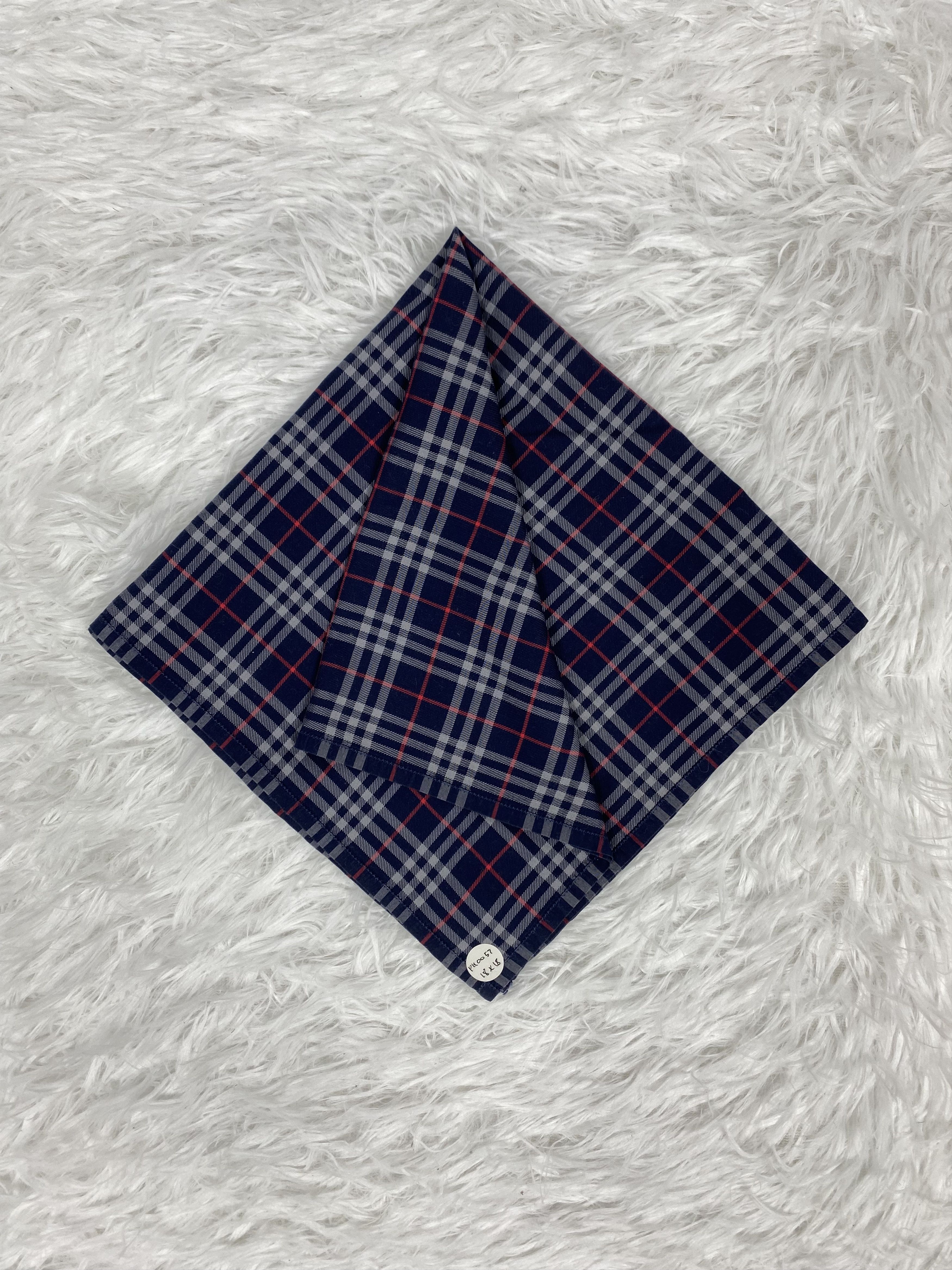 Burberry × Vintage Vintage Burberry Handkerchief PH0057 Size ONE SIZE - 1 Thumbnail