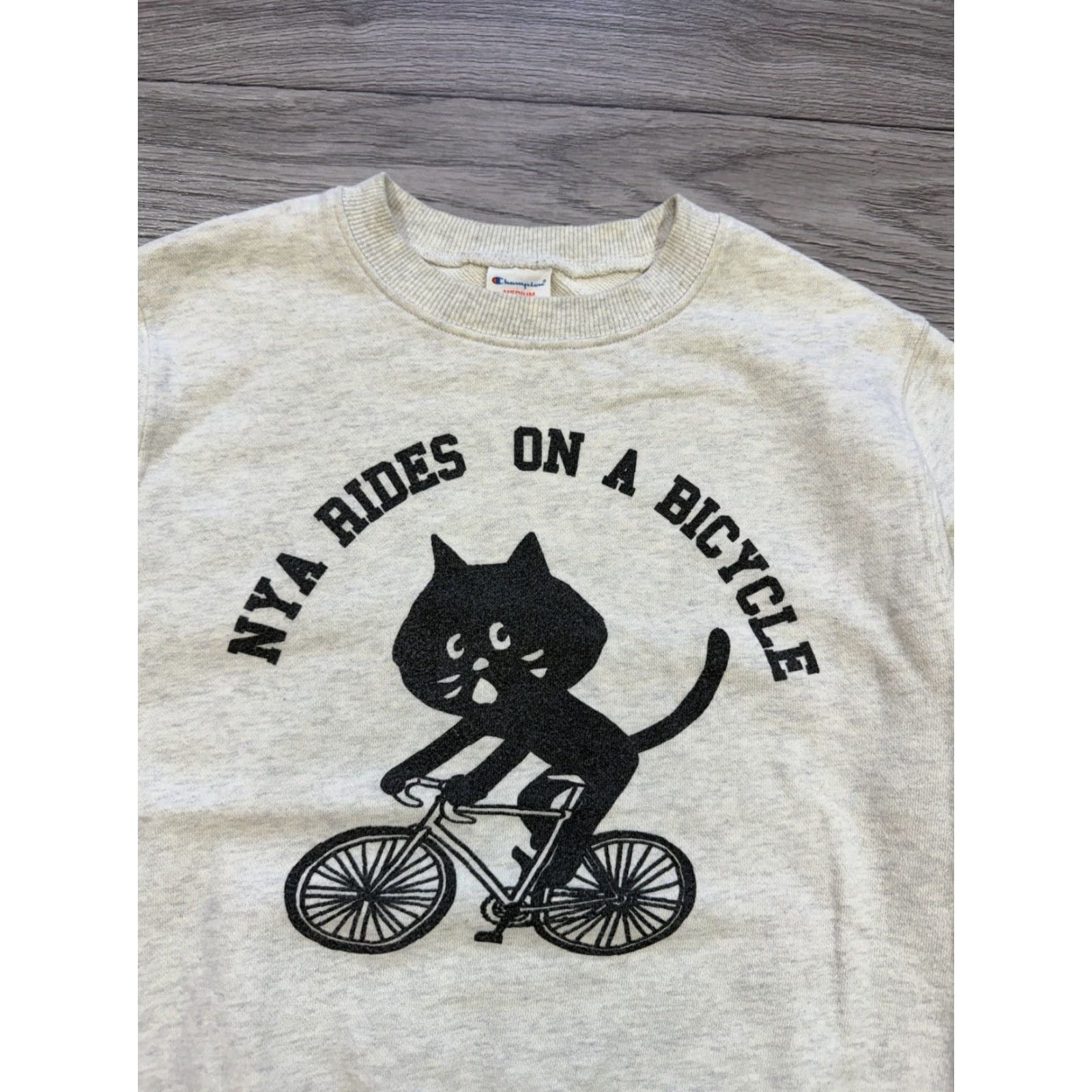 Issey Miyake VINTAGE Ne-net Nya Bicycle Cat Champion & Issey Miyake Japanese Women’s Sweatshirt Sz M Gray Pullover Sweatshirt Womens M cat theme 90s Size M / US 6-8 / IT 42-44 - 6 Thumbnail