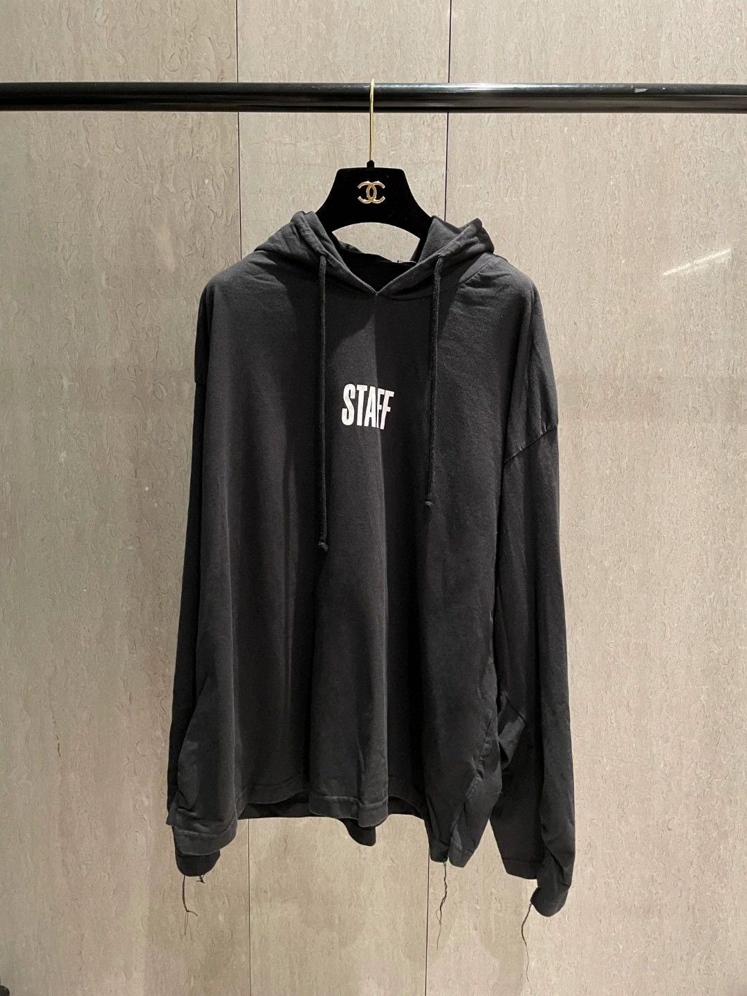 Vetements Vetements Black "Staff" Logo Hoodie - dmc Size US S / EU 44-46 / 1 - 1 Thumbnail
