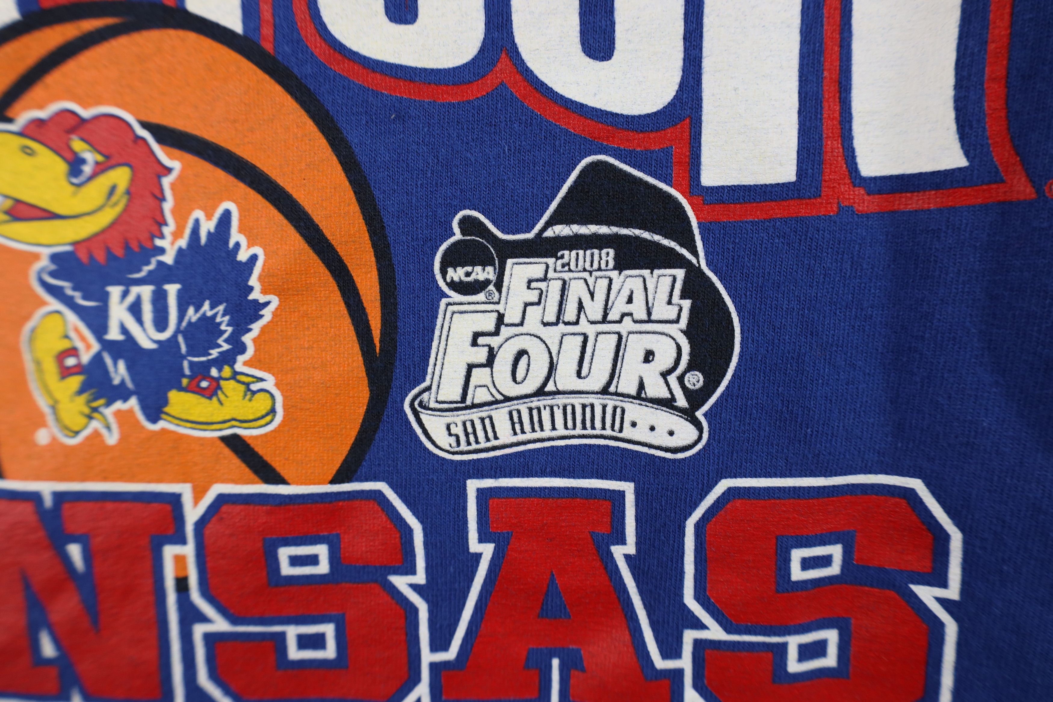Vintage Vintage Y2K 2008 Final Four University of Kansas T-Shirt Size US L / EU 52-54 / 3 - 5 Thumbnail