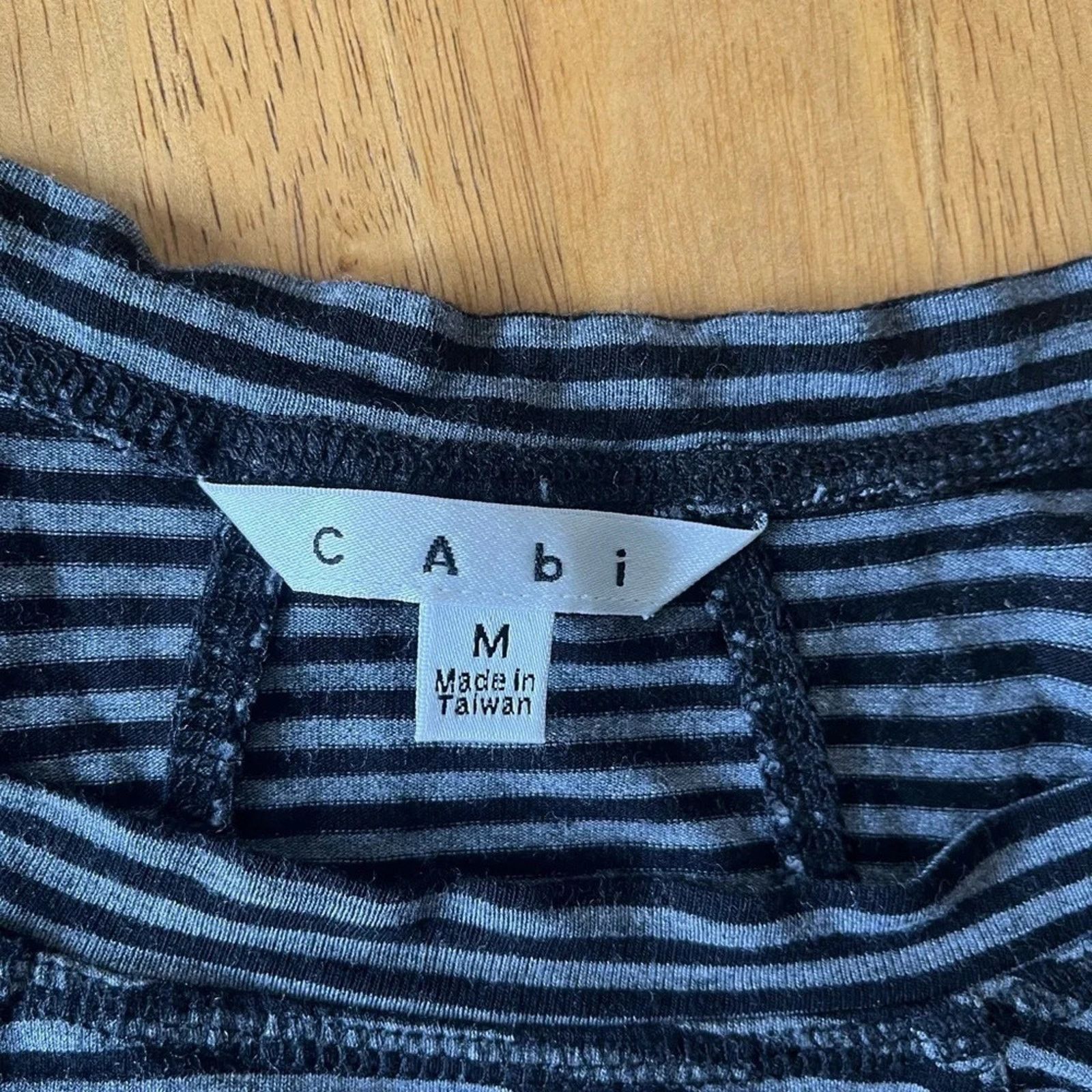 The Unbranded Brand Cabi Tech Running long sleeved pullover, size Medium. Size M / US 6-8 / IT 42-44 - 2 Thumbnail