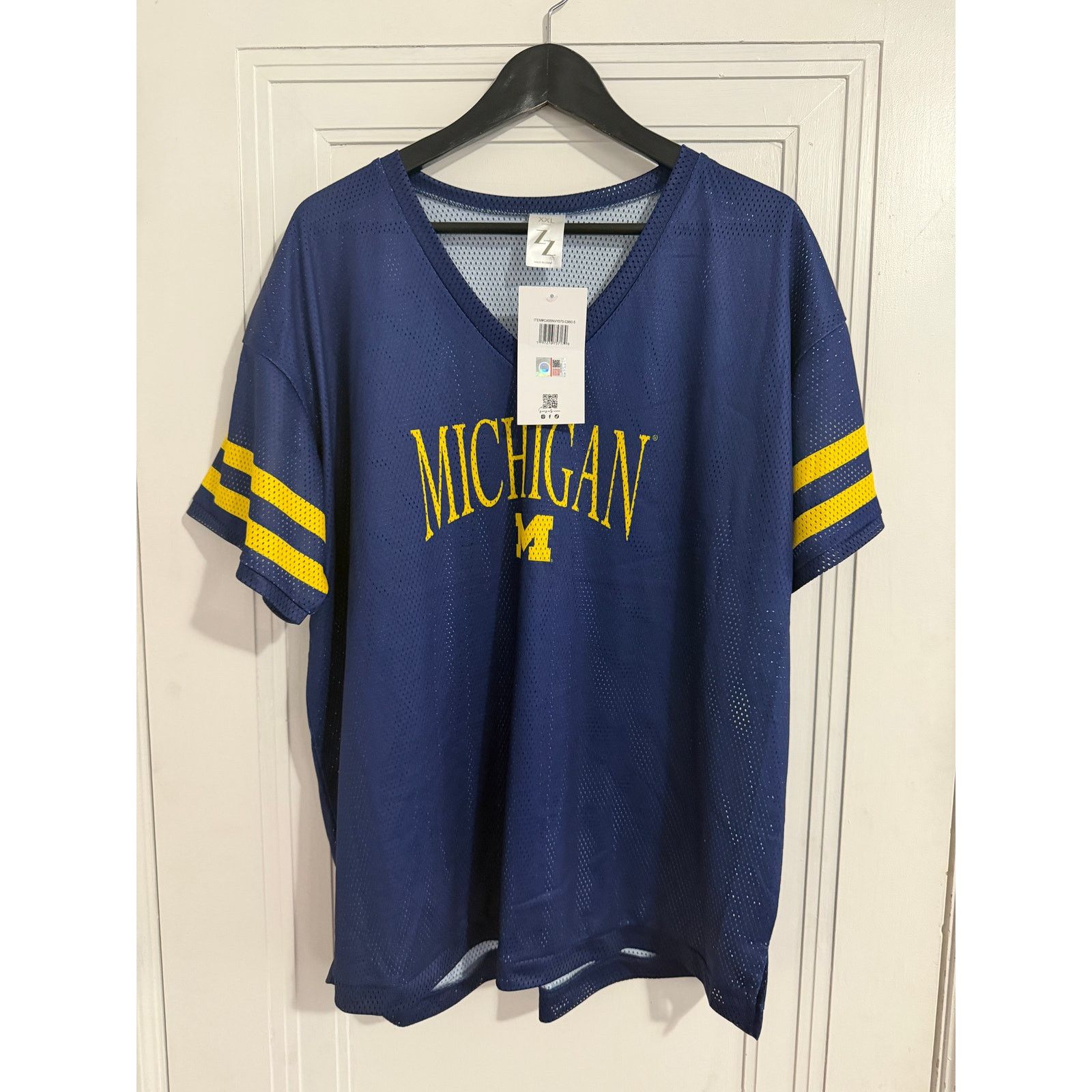 NCAA NWT Michigan Wolverines Football Jersey Women's Size XXL Size XXL / US 16-18 / IT 52-54 - 3 Thumbnail