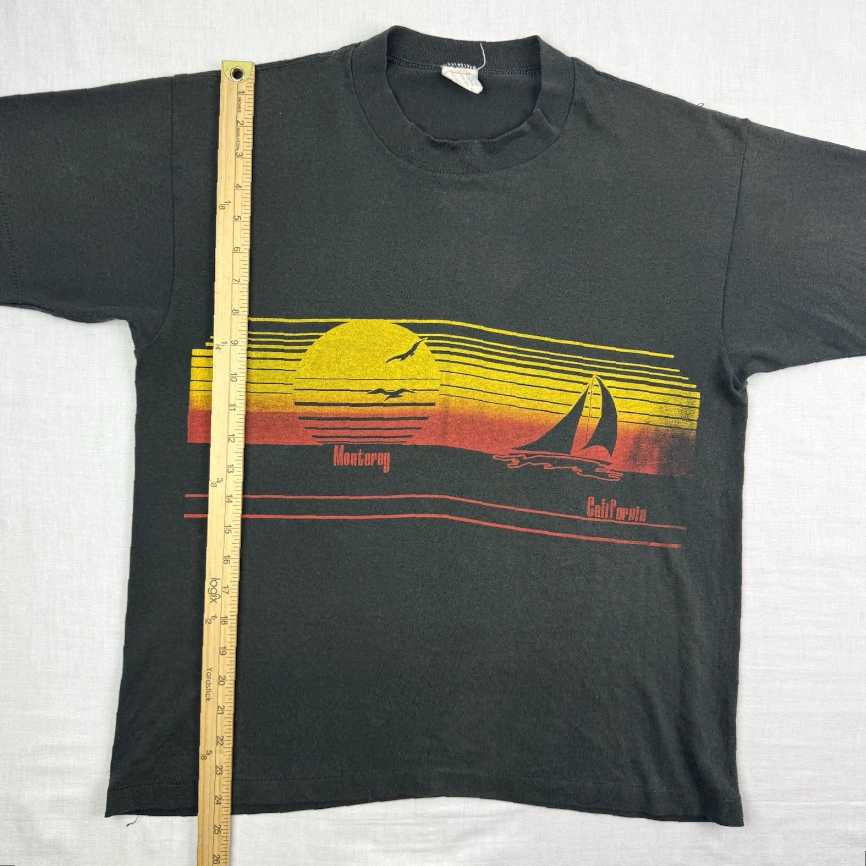 TEE JAYS VINTAGE Tee Jays Monterey Bay Beach T-Shirt Adult Large Black Graphic Print 80s Surf California Mens Size US L / EU 52-54 / 3 - 5 Thumbnail