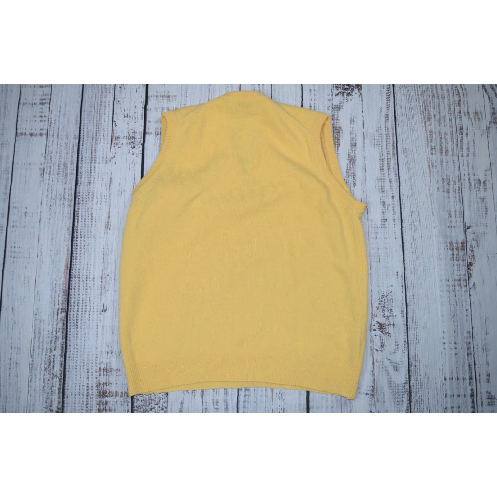 Vintage VINTAGE L.L. BEAN MENS LARGE YELLOW VIRGIN LAMBSWOOL V-NECK SLEEveless SWEATER VEST USA MADE Size US L / EU 52-54 / 3 - 7 Thumbnail
