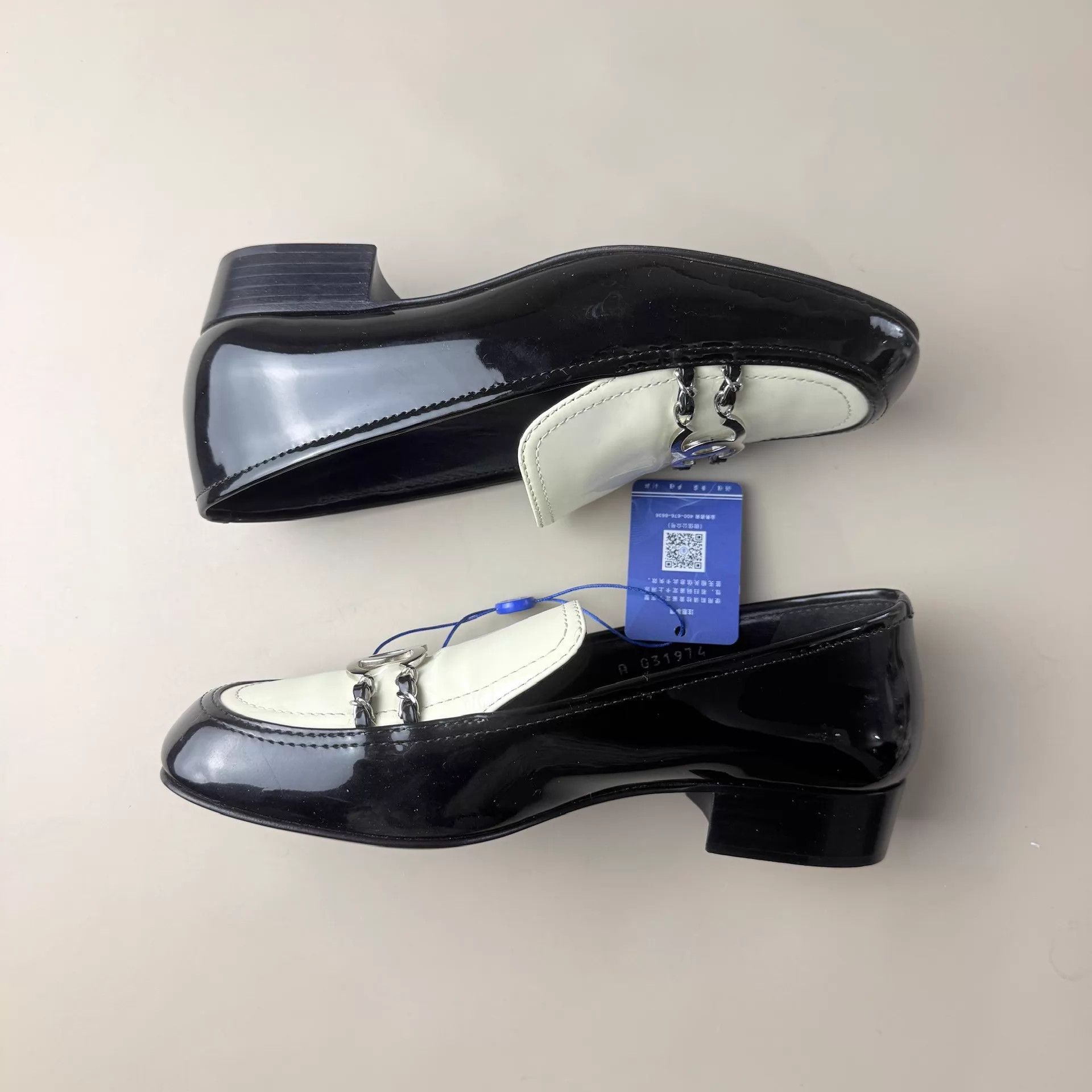 Chanel CHANEL Ivory Black & Gold Double C Loafer EUR 37 Size US 6.5 / IT 36.5 - 5 Thumbnail