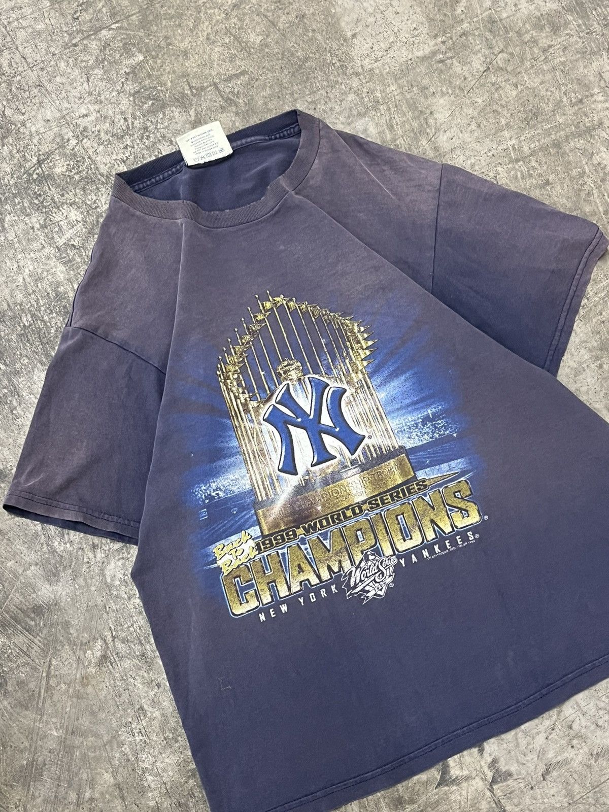 Vintage NY Yankees vintage 90s tee shirt perfectly sun faded rare Size US M / EU 48-50 / 2 - 3 Thumbnail
