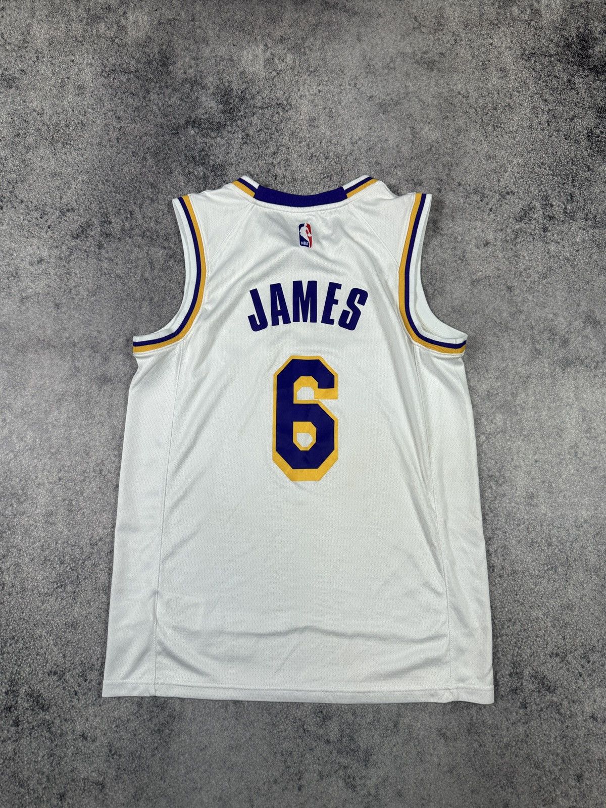 NBA Nike 6 James Lakers Logo Jersey Streetwear Rare USA NBA M Size US M / EU 48-50 / 2 - 4 Thumbnail