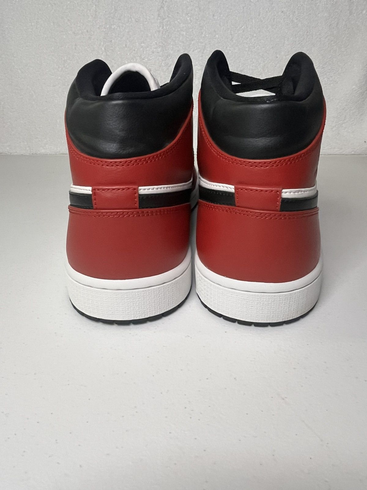 Nike Nike Air Jordan 1 Mid Chicago Black Toe Size 14 Size US 14 / EU 47 - 6 Thumbnail