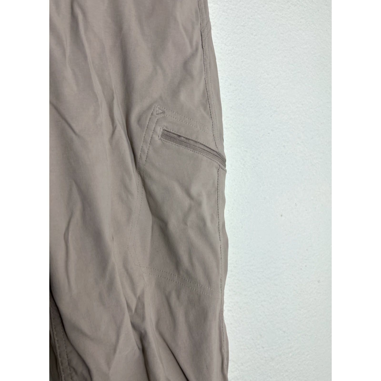Eddie Bauer Eddie Bauer Womens Pants Cropped Beige Size 12 Cargo 34x21 Womens Size 34" / US 12 / IT 48 - 4 Thumbnail