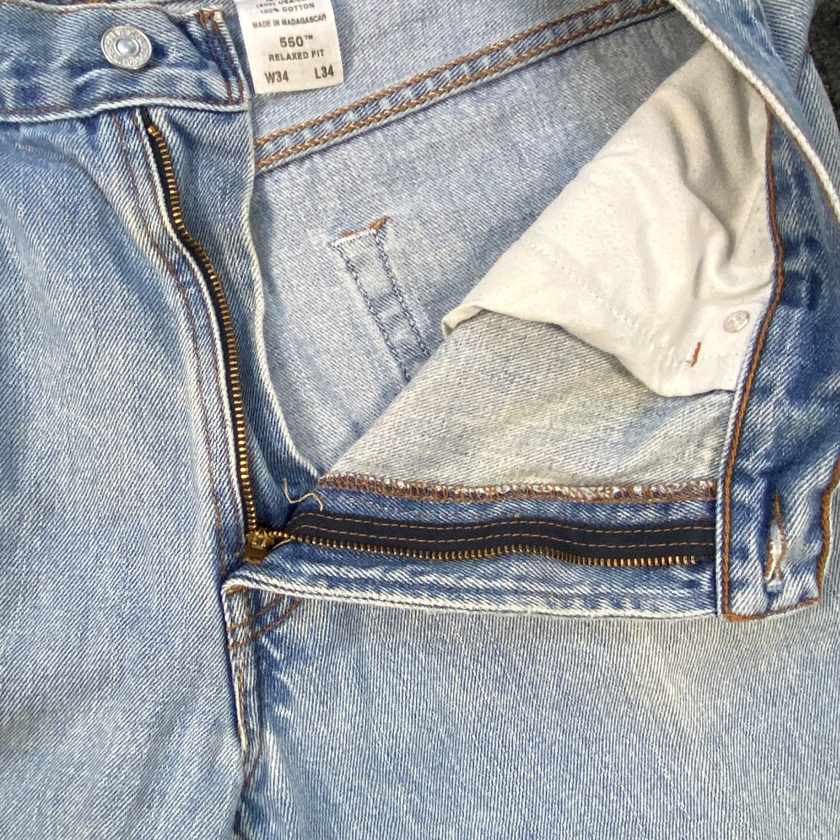 Levi's VINTAGE Levi’s 550 Jeans 34 x 29 Relaxed Light Wash Blue Denim Men Jeans 80s 90s Grunge Hip Hop Hipster Retro Band College Inseam 29 Waist 34 Mens Size US 34 / EU 50 - 6 Thumbnail