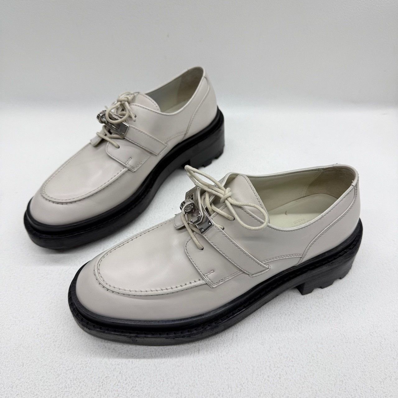 Hermes Hermes Leather White Lowtop Sneakers us_6-5 Women Size US 6.5 / IT 36.5 - 1 Thumbnail