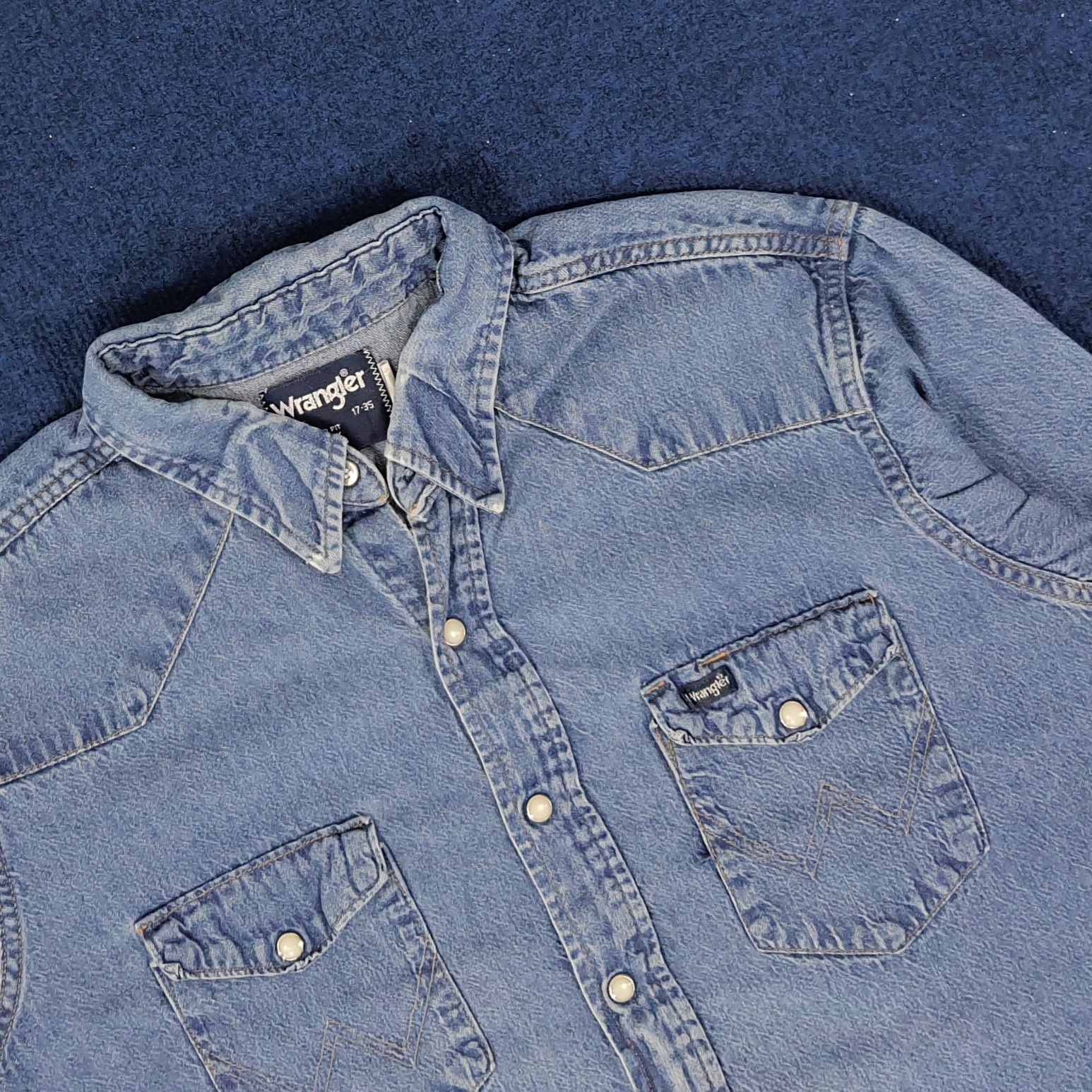 Vintage × Wrangler Vintage Wrangler American Brand Button Up Denim Shirt Size US L / EU 52-54 / 3 - 2 Thumbnail