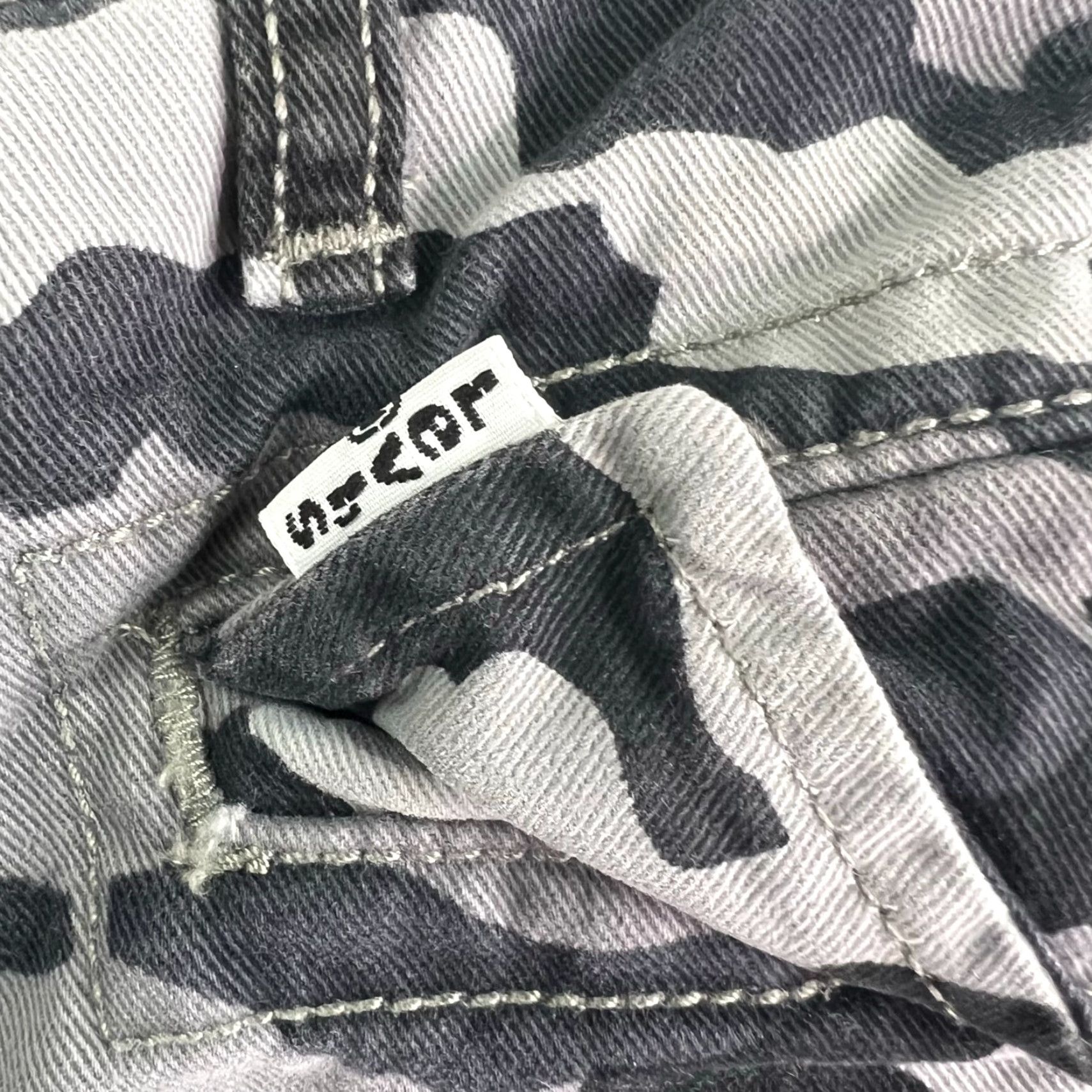 Levi's VINTAGE Levis Camo Cargo Shorts Mens Size 42 Gray Pocket Size US 42 / EU 58 - 5 Thumbnail