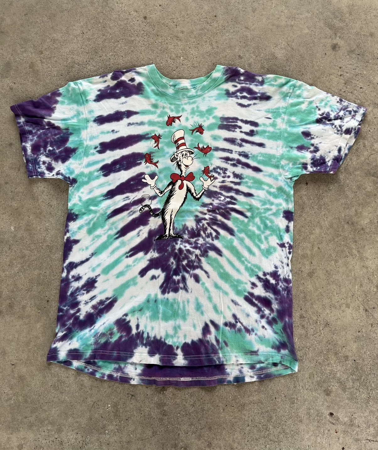 Vintage Dr. Seuss Cat t-shirt 00’s Size US XL / EU 56 / 4 - 1 Thumbnail