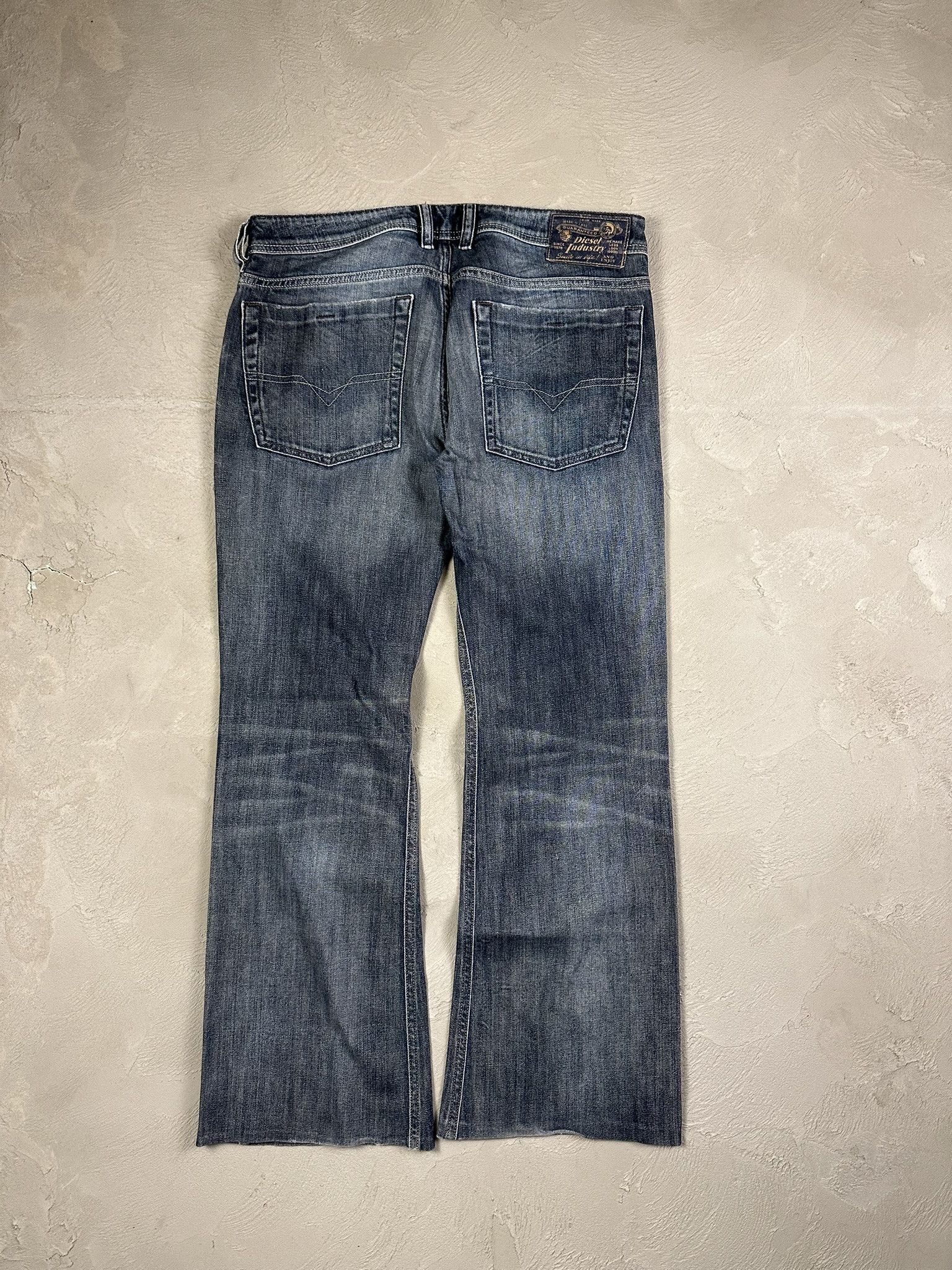 Diesel Vintage Y2k Diesel Flaired Bootcut Faded Jeans Size US 32 / EU 48 - 7 Thumbnail