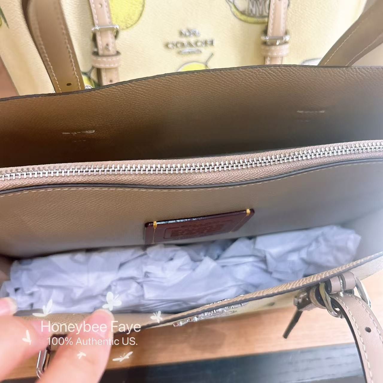 Coach Mollie Tote Bag 25 With Lemon Print CAL78 Size ONE SIZE - 6 Thumbnail