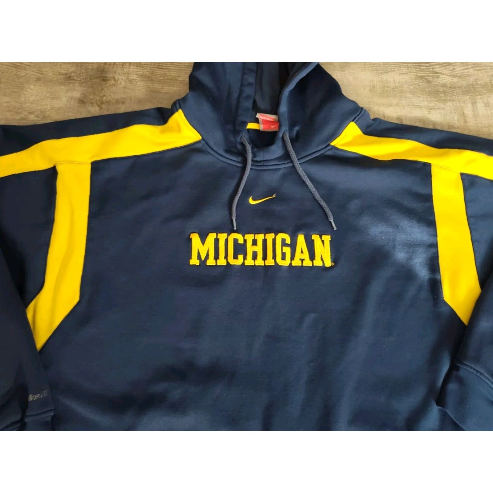 Nike Vintage Nike Michigan Wolverines Center Swoosh Hoodie XL Fit Therma Size US XL / EU 56 / 4 - 4 Thumbnail
