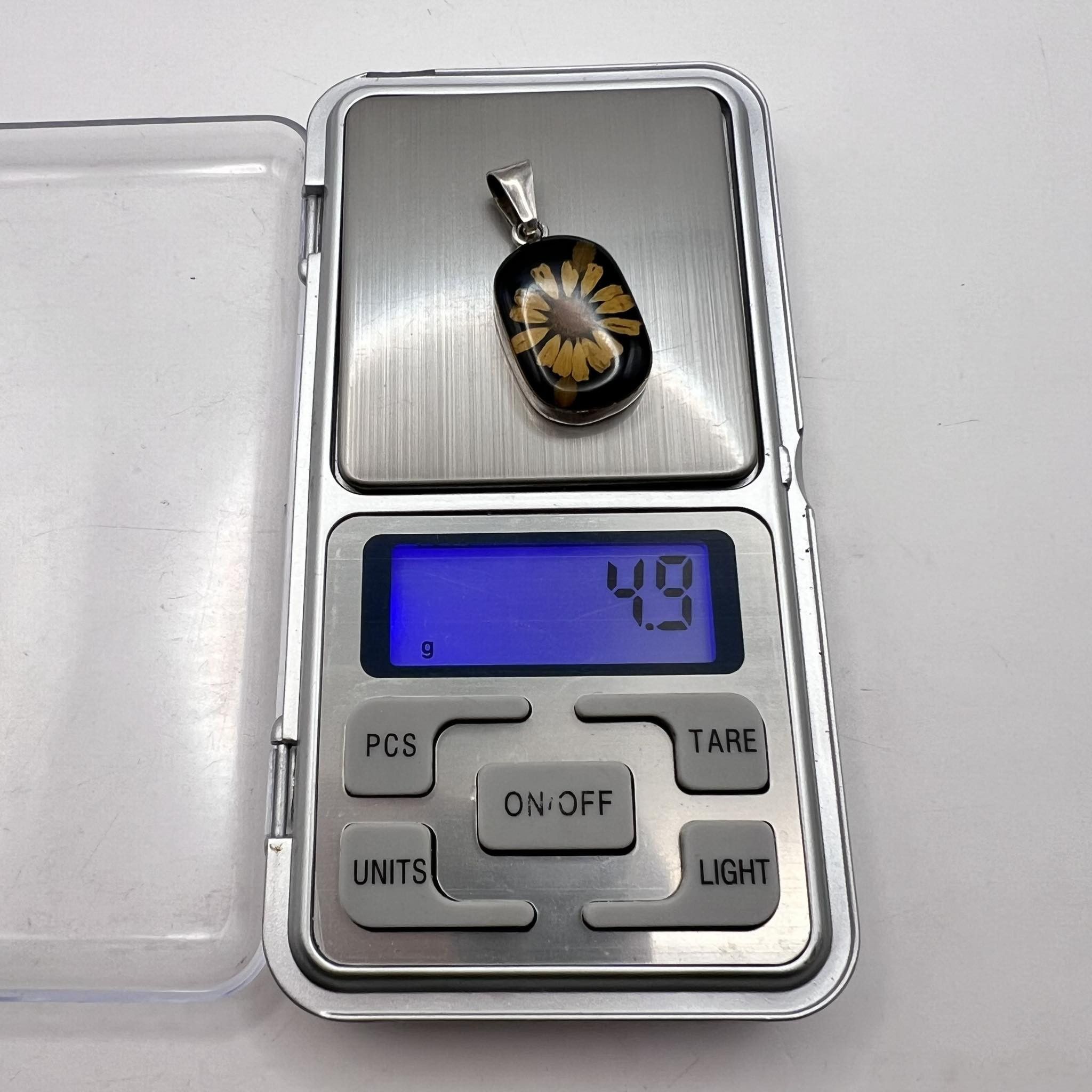 Sterling Silver Vintage Jewelry Sterling Silver 925 Pendant Dry Flower Resin Size ONE SIZE - 4 Thumbnail