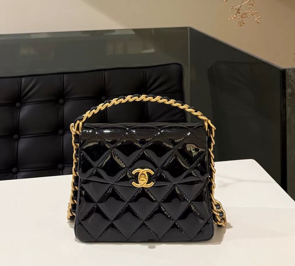 Chanel Pre-loved Bag Very good condition Size ONE SIZE - 1 Thumbnail